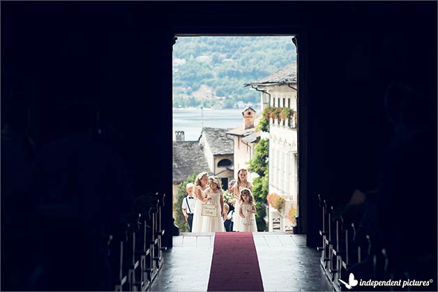 Catholic wedding ceremony on Lake Orta: Assunta church in Orta