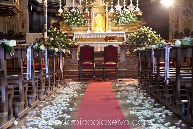 The main altar is in carved wood floraldecorationstoAssuntachurchLake 