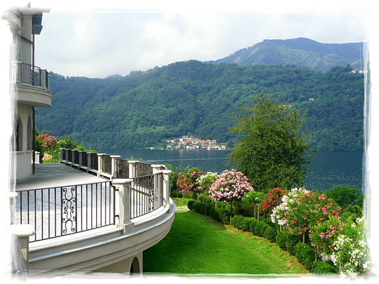 Outdoor wedding on lake Orta Outdoor wedding on lake Orta