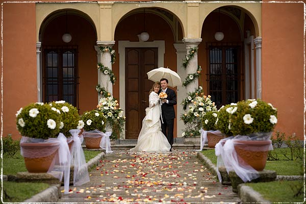 Roses are also Laura and Carlo's wedding main theme to Villa Bossi 