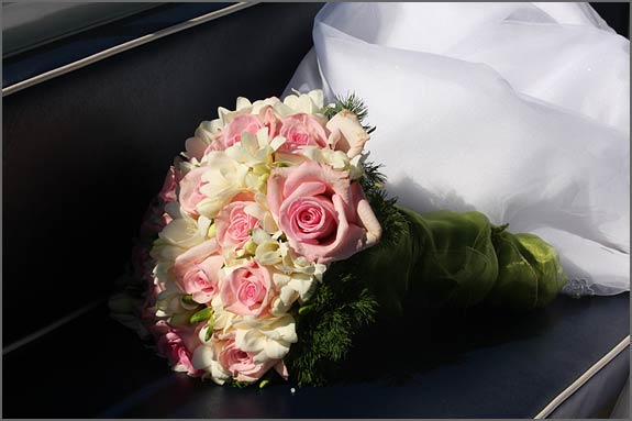 A perfect match between baby rose, apple green and white. Pink-Roses-Bouquet