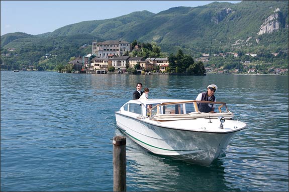 wedding-service-lake-Orta-motorboat