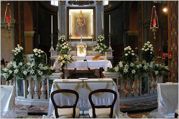  color for the church and bridal bouquet churchfloraldecorationItaly