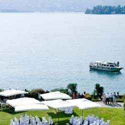 Villa Rusconi, groom arrives... by plane!