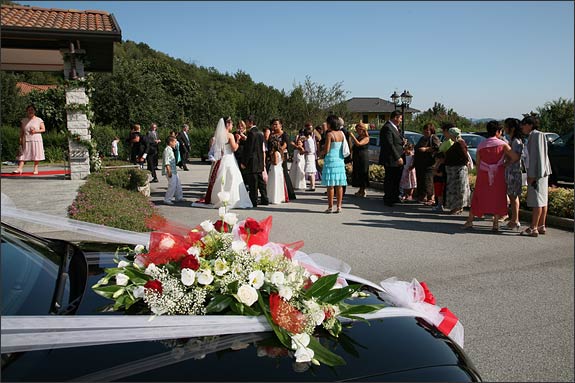wedding-car-flower-arrangement-Italy