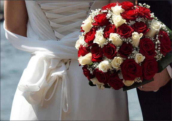 bridalbouquetredwhiteroses I was the flower designer who organised the 