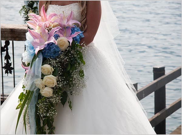 Bridal dress was like a princess one and matched the grand bouquet