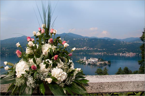 Big hydrangeas flowers were the main characters of Dana and Nicola's wedding
