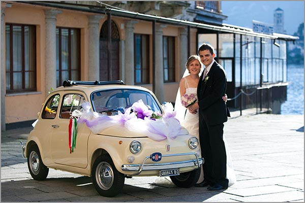 Bride arrived on a wonderful vintage Fiat 500