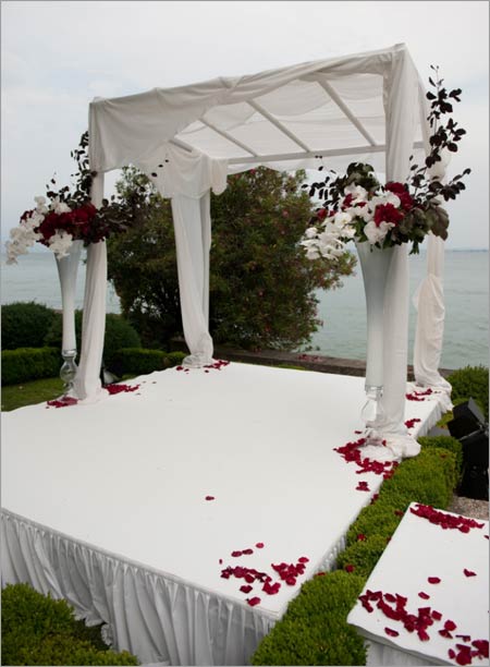 white-huppah-wedding-on-lake-Garda