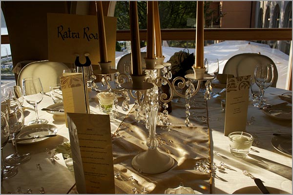 golden-reception-table-arrangements