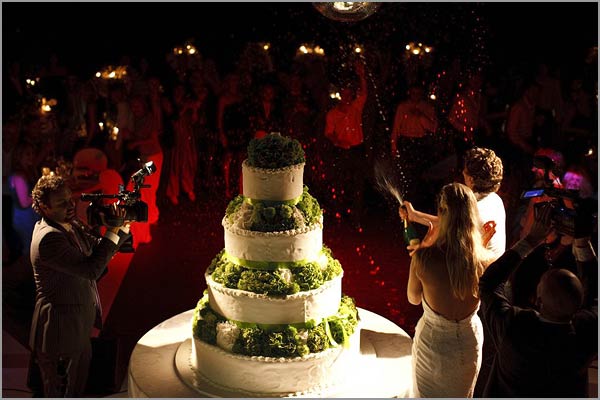 wedding-cake-floral-arrangements-lake-Como