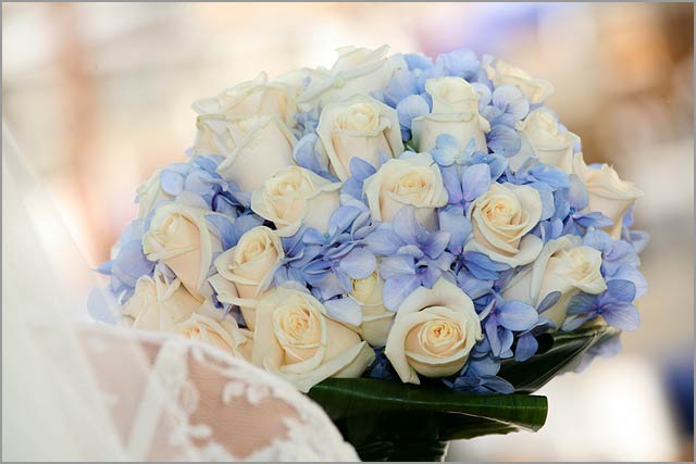 bluehydrangeasandcreamrosesbouquet The very talented floral designer 