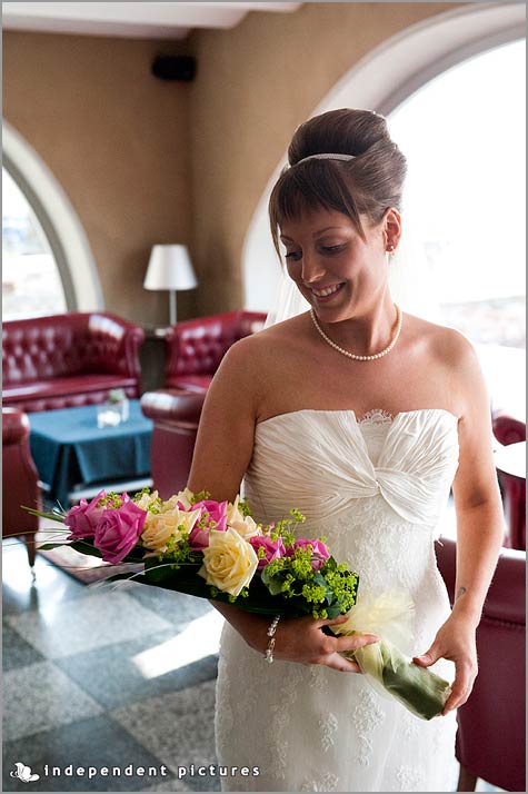 Have a look to Siobhan 39s arm sheaf bouquet We realized it in the same 