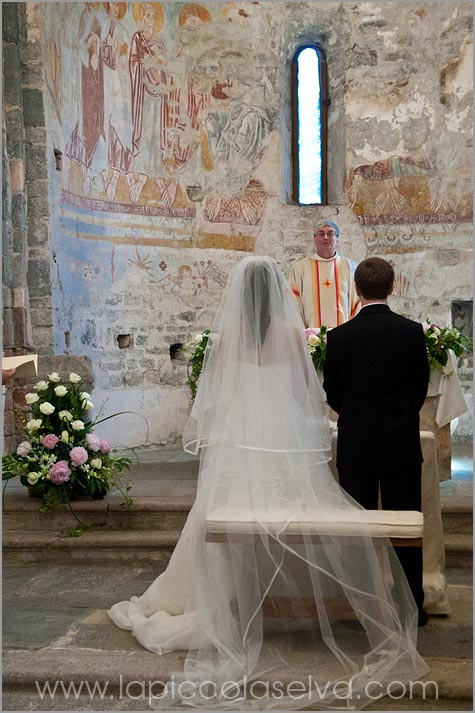 religious wedding ceremony to San Remigio church Pallanza