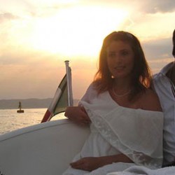 An informal and colourful wedding in Sirmione