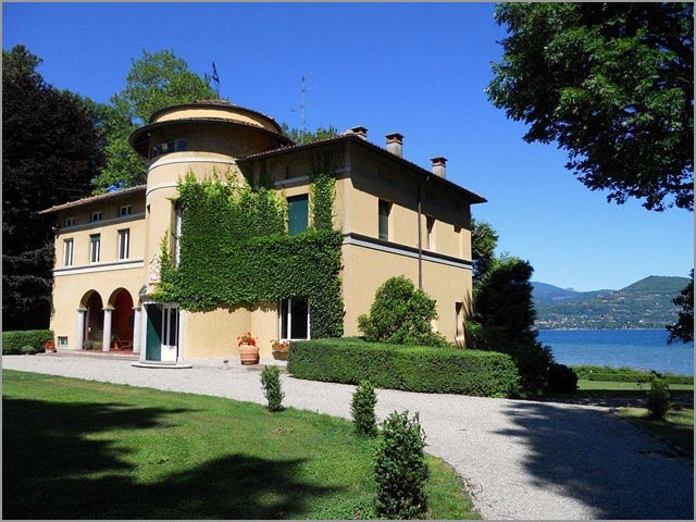Villa Rocchetta outdoor wedding venue on Lake Maggiore Villa Rocchetta outdoor wedding venue on Lake Maggiore