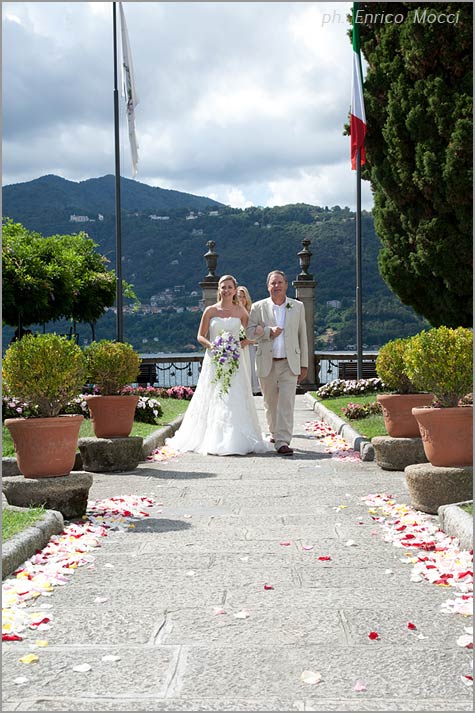 outdoor civil ceremony at Villa Bossi lake Orta