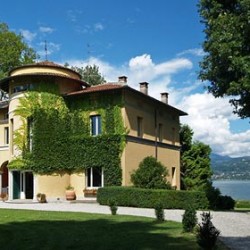 VILLA ROCCHETTAjust on the shores, few minutes from Milan