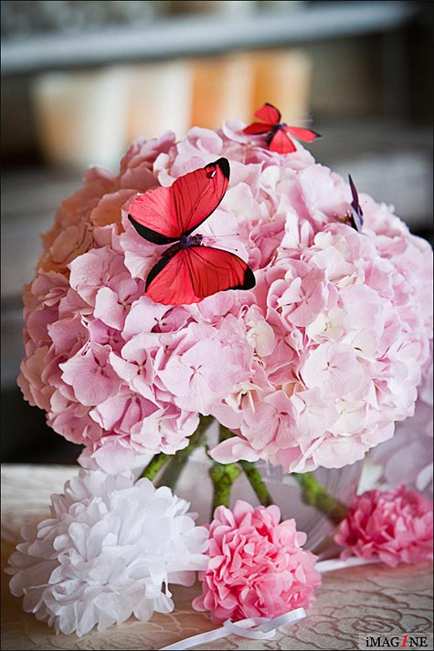 wedding centerpieces with pink hydrangea and butterflies