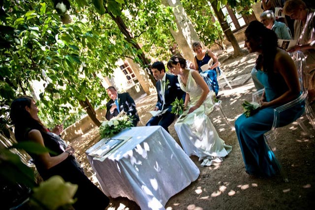outdoor civil ceremony at Torri del Benaco castle