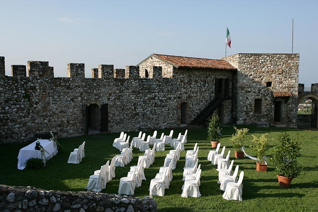 civil wedding ceremonies in Lonato castle