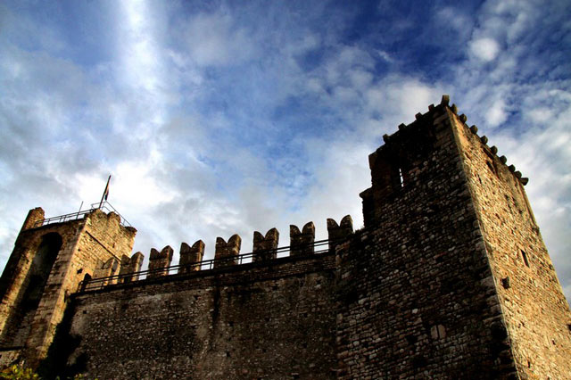 Torri del Benaco castle weddings