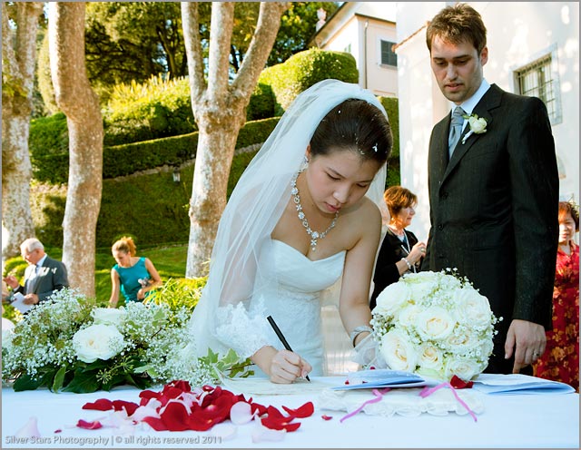 outdoor wedding ceremony at Villa Balbianello