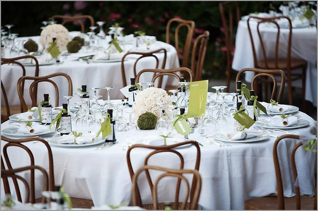 green and white wedding table decorations on Lake Como