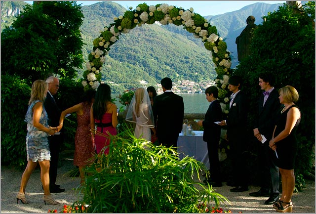 outdoor wedding ceremony in Villa Balbianello
