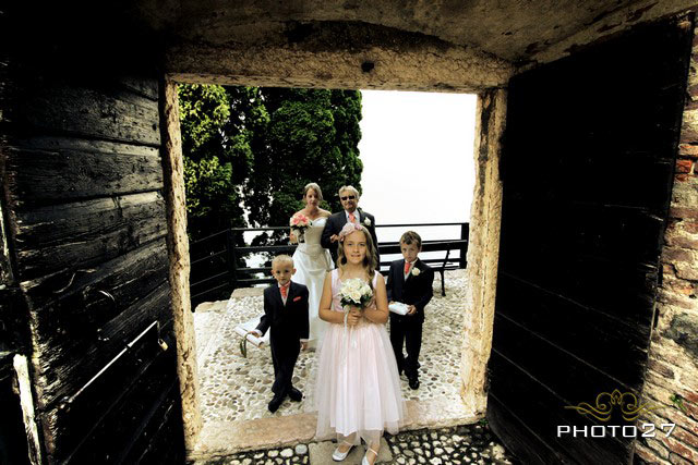 flower girls wedding in Malcesine Lake Garda