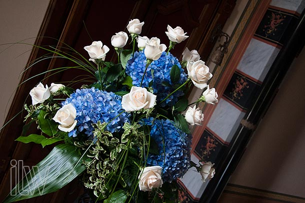 blue-hydrangeas-wedding-decorations