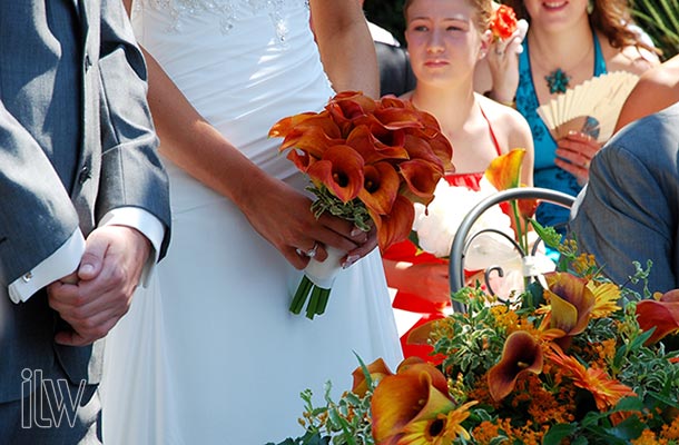 orange-calla-lily-bouquet-in-Varenna