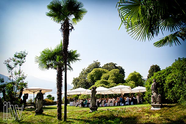 outdoor-wedding-ceremony-at-Villa-Rusconi