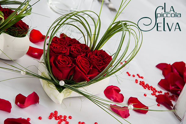 red-heart-wedding-centerpiece