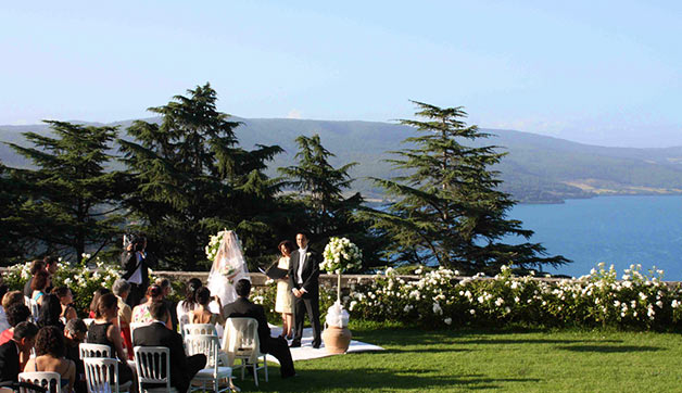 lake-view-wedding-ceremony-in-Bracciano