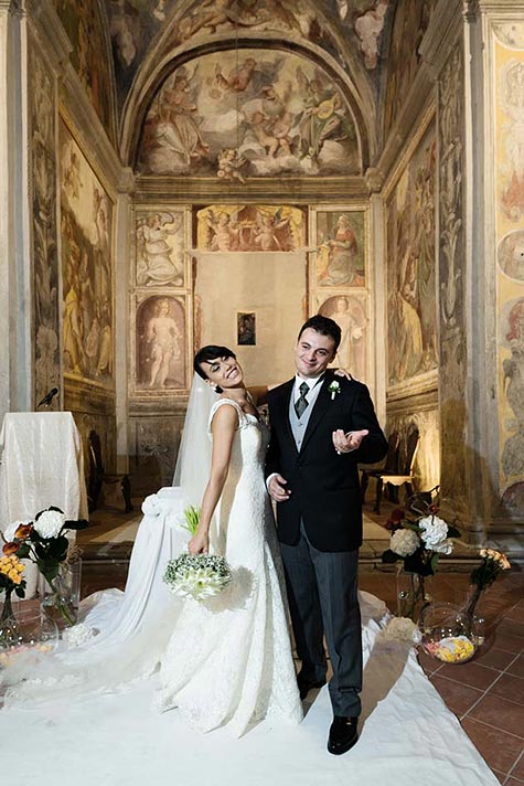 wedding-ceremony-at-Chiesetta-del-Riposo-lake-Bracciano