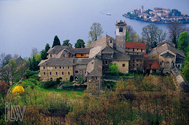 weddings-on-Lake-Orta_Sacro-Monte-church
