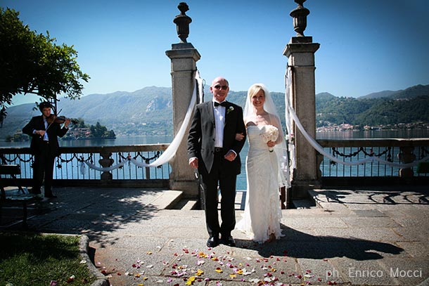 17_civil-ceremony-at-villa-Bossi-lake-Orta