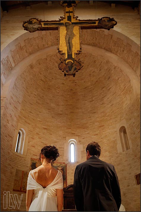 14--Battistero-del-Duomo_weddings-in-Verona