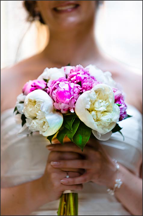 peonies-bridal-bouquet-in-Varenna