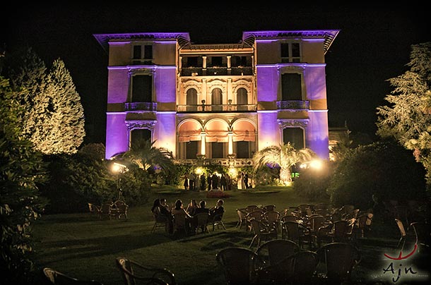  Lina and Borja's wedding - July 2010 Special light set of the facade of Villa Rusconi in occasion of Lina and Borja's wedding, especially studied by our light designer. - Photo Ajn - Luca Rajna