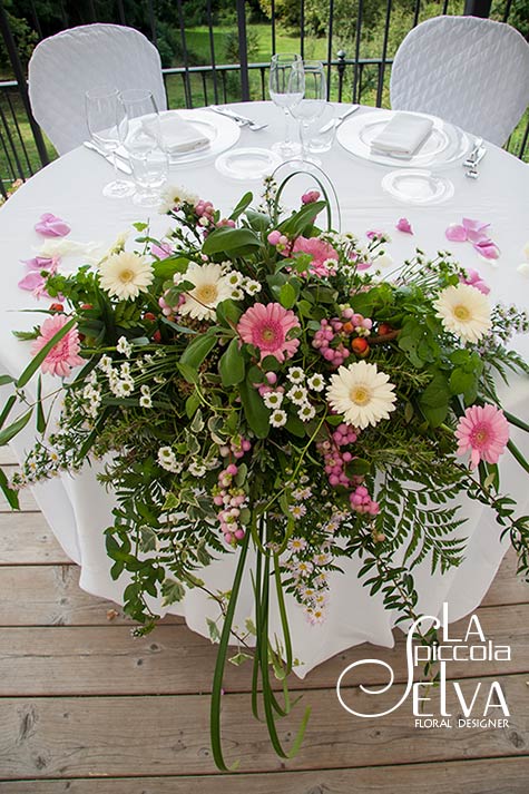 20_country-chic-wedding-flowers