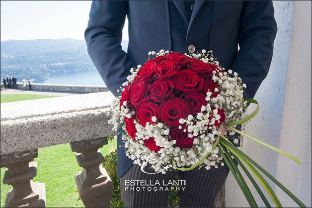 wedding-flowers-madonna-del-sasso-church-lake-orta