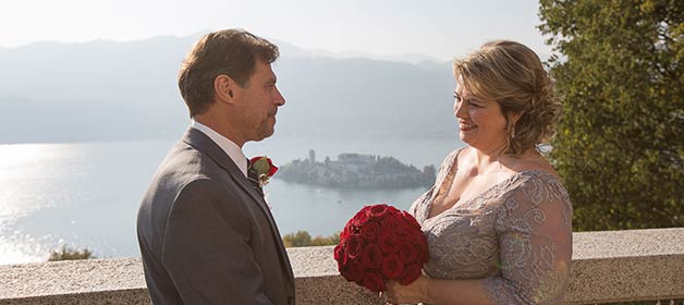 A very romantic and intimate Fall elope on Lake Orta