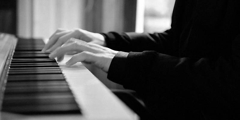 Classical pianist for weddings in Italy