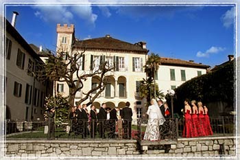 Symbolic wedding on the lakeshores