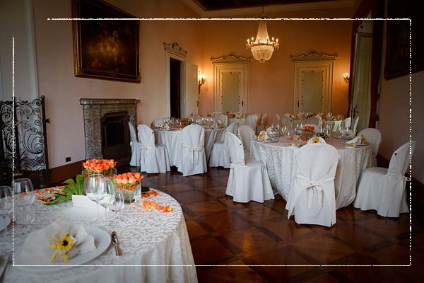 flower-arrangements-italian-castle