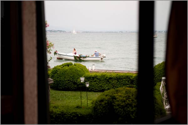 bride-boat-arrival-on-lake-Garda