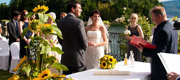 A wedding with sunflowers as the theme on Lake Maggiore